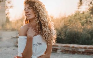curls by veronica o mne